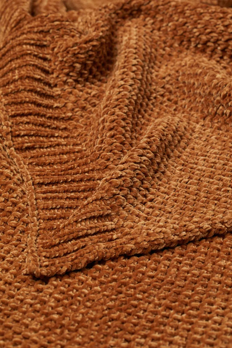 H & M --Chenille Throw Blanket --51x67--Rust color