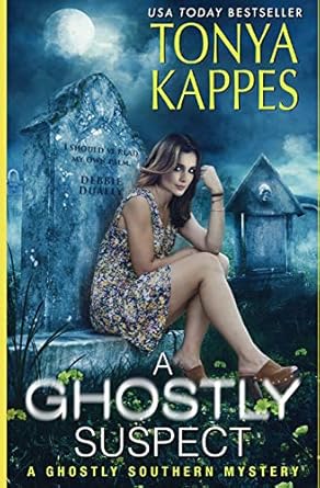 A Ghostly Suspect: A Ghostly Southern Mystery (Ghostly Southern Mysteries) - Paperback