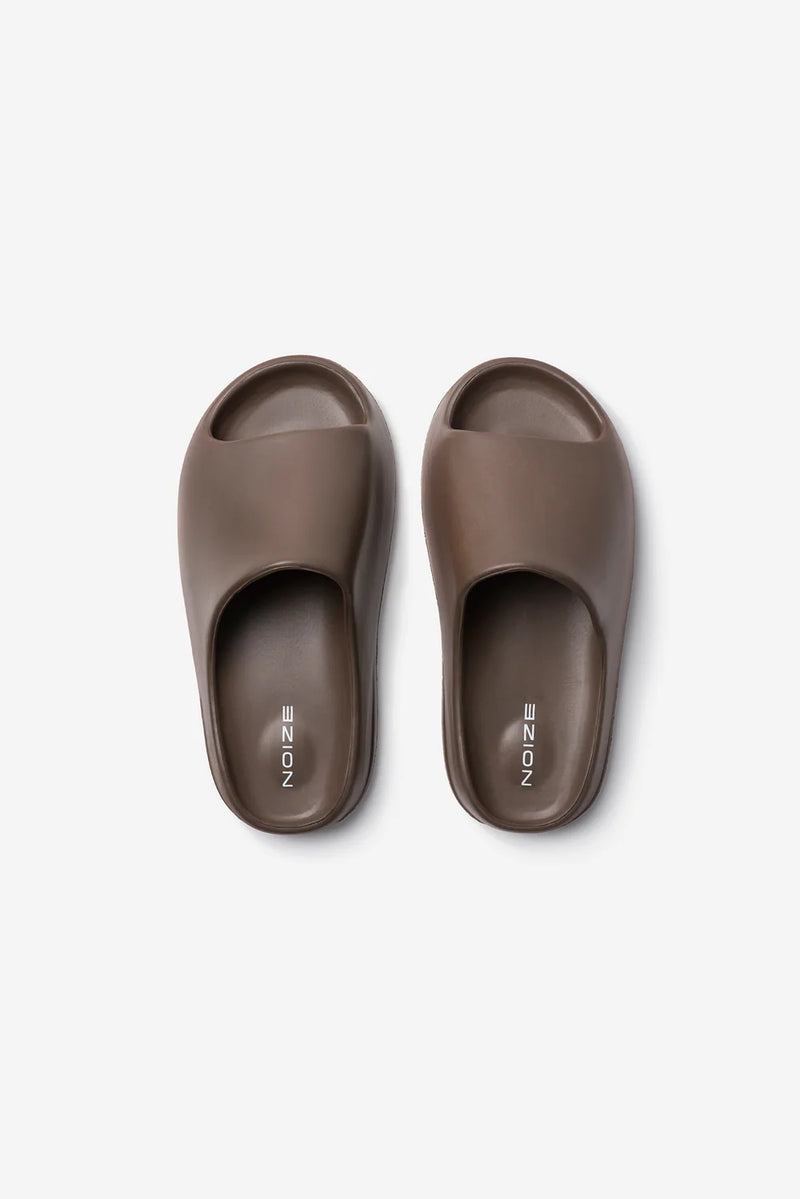 Noize --Gala slip on sandal --size 5